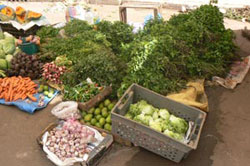 souk de légumes à Ksar el Kebir au Maroc