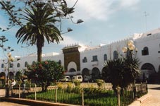 place centrale de Larache au Maroc