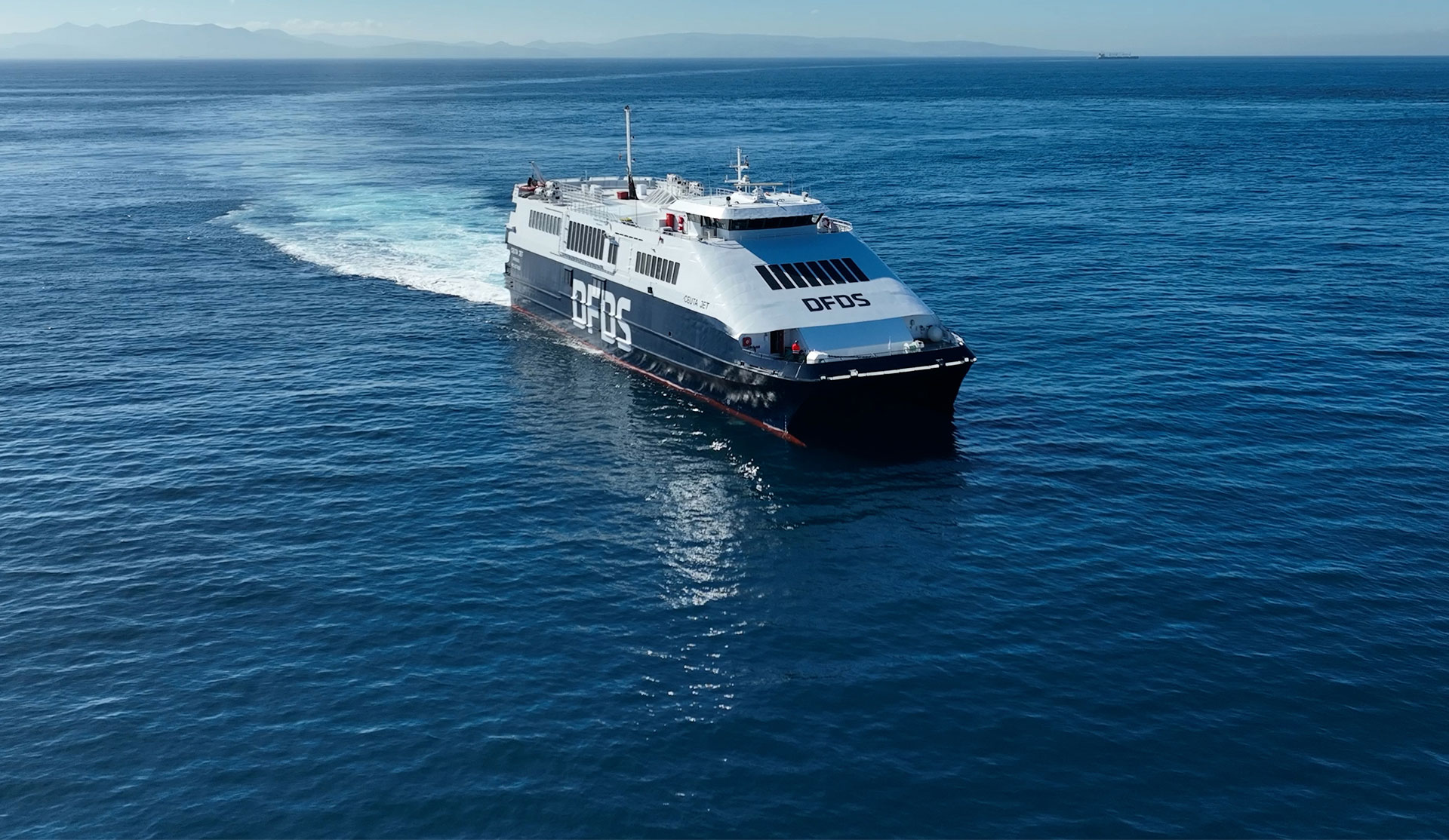 Ferry traversant le détroit